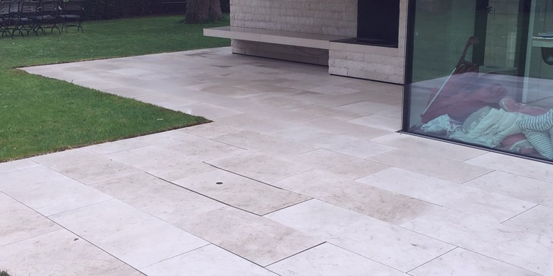 El mármol de Denia que convierte los espacios en diseño y luz El mármol de Denia que convierte los espacios en diseño y luz